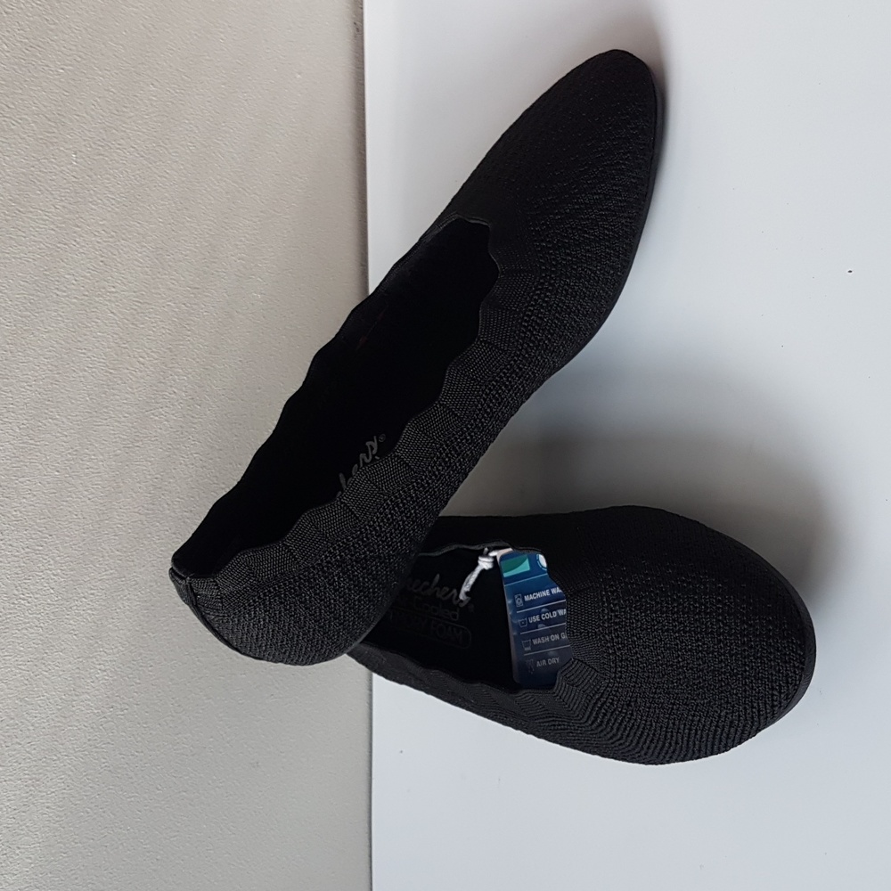 Cleos Skecher Shoes - Picture 2 of 10